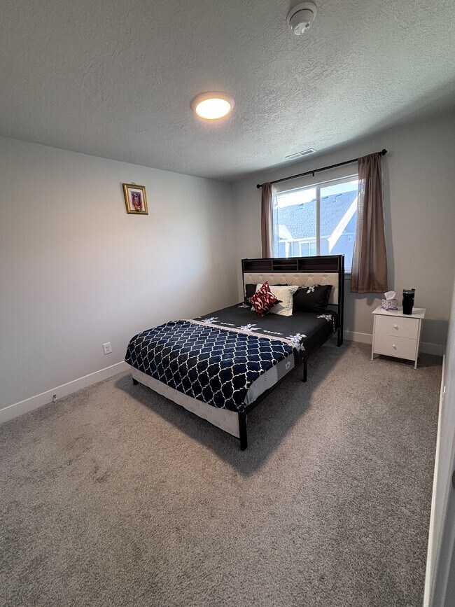 Building Photo - 2052 N 4100 W