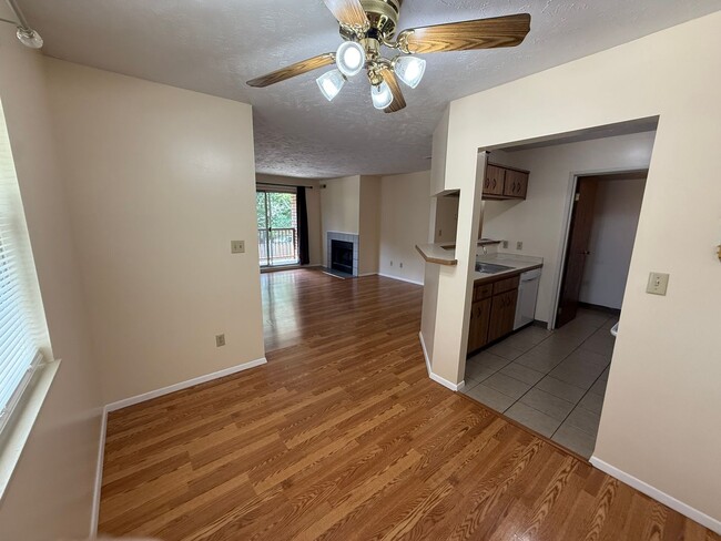 Building Photo - 2 Bedroom, 2 Bath Broadview Heights