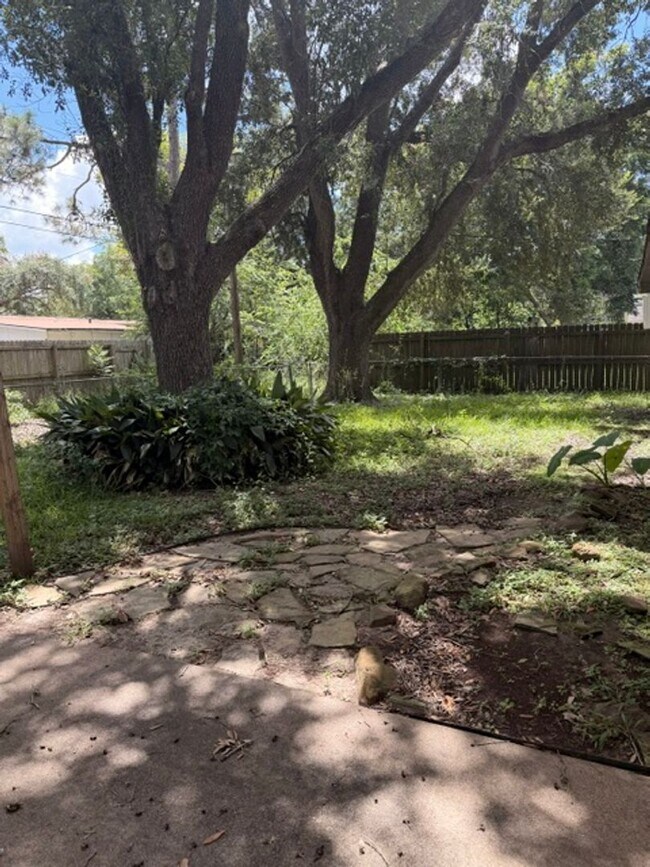Building Photo - 2728 Encino Ave