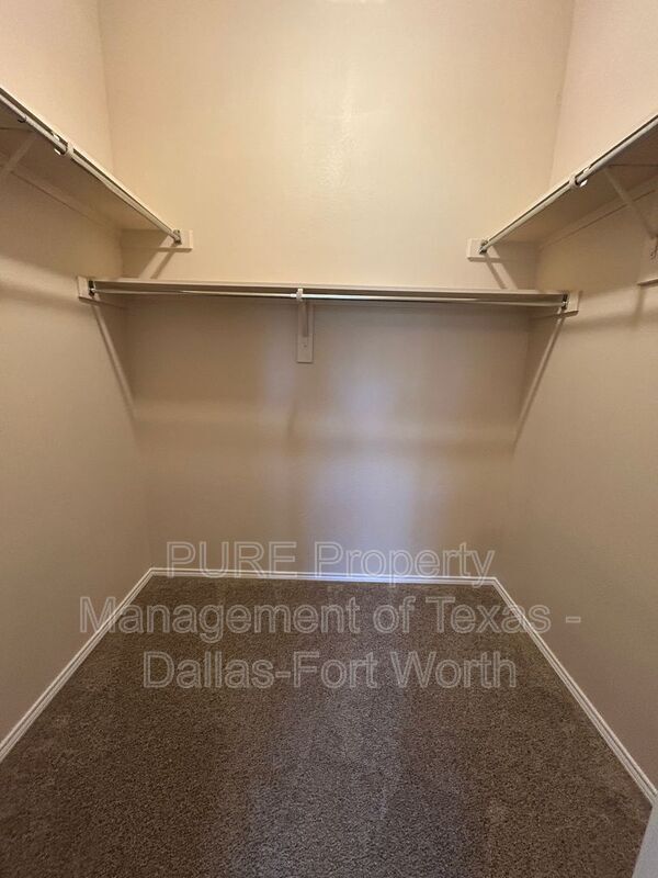 Building Photo - 7628 Hollow Forest Dr