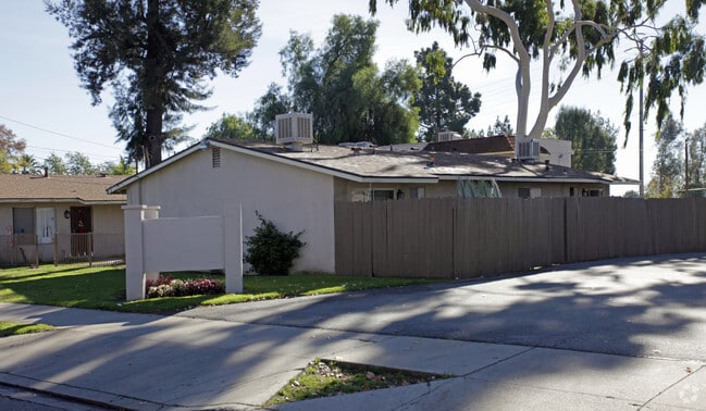 Building Photo - Diamondpoint