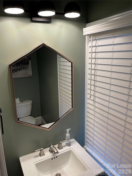 Building Photo - 2321 Barry St