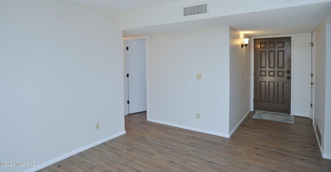 Building Photo - 3777 W Horizon Hills Dr