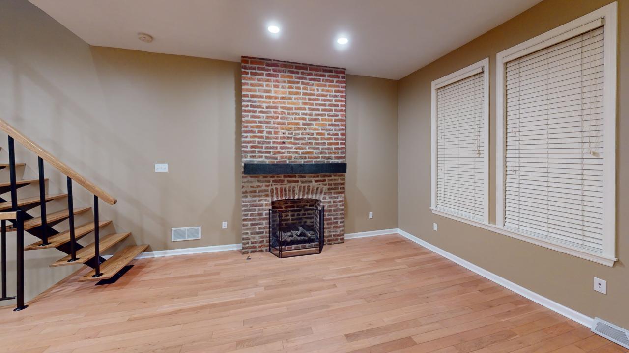 Building Photo - 5827 Pierce St