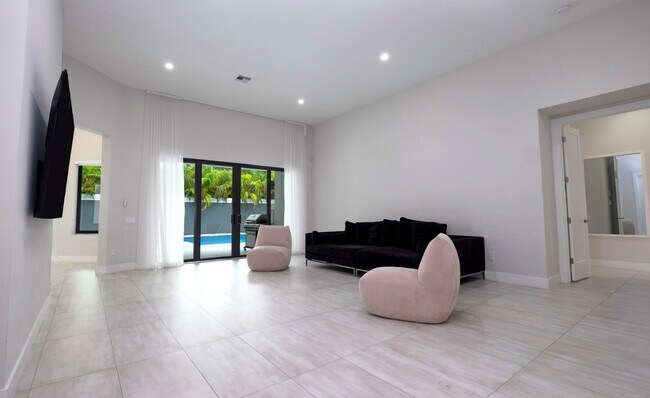 Building Photo - 5663 Brookfield Cir