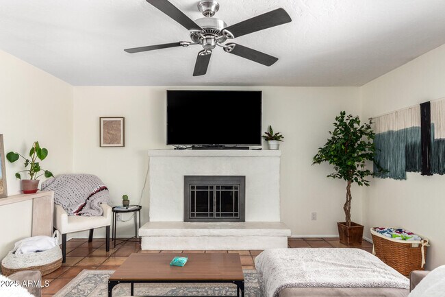 Building Photo - 4825 E Andora Dr
