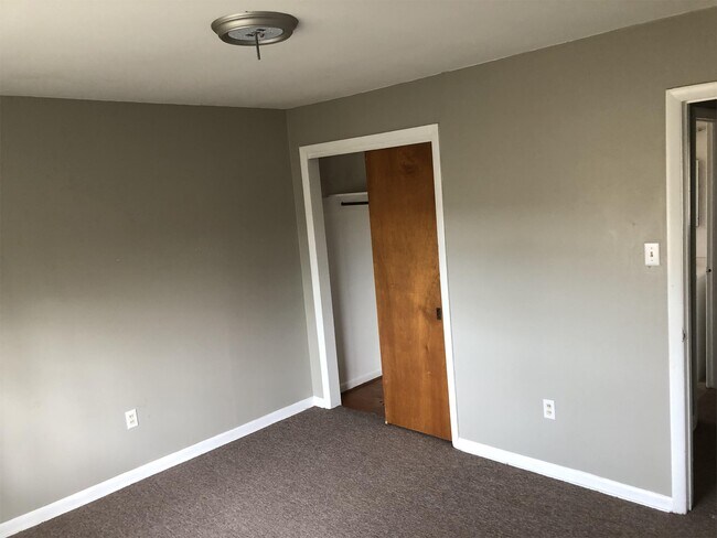 Building Photo - 3505 Ridge Rd