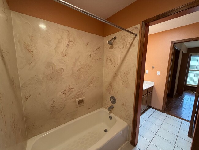 Building Photo - Beautiful Luxury 2 Bedroom Townhome Available in Corrales!