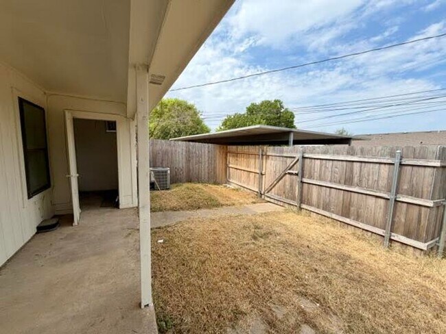 Building Photo - 1410 Chapel Creek Rd