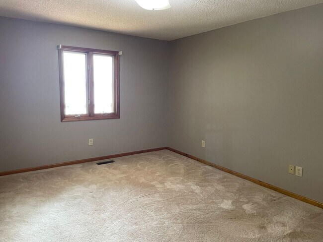 Building Photo - Three Bedroom Brick Ranch in Terrell with views of Lake Norman