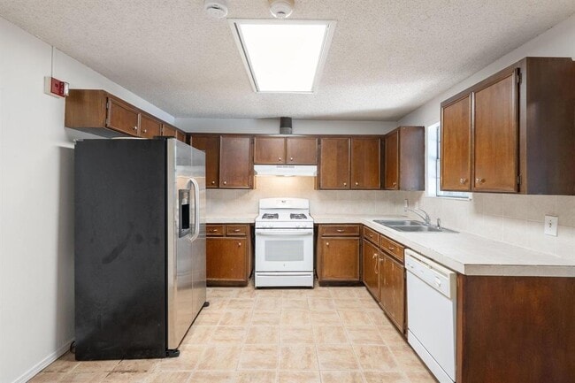 Building Photo - 4616 E Cesar Chavez St
