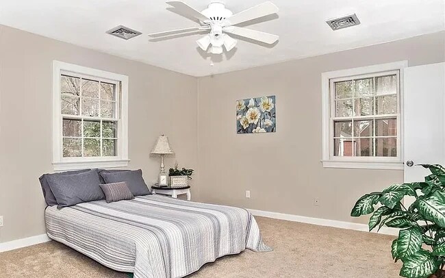Building Photo - 205 Woodford Dr