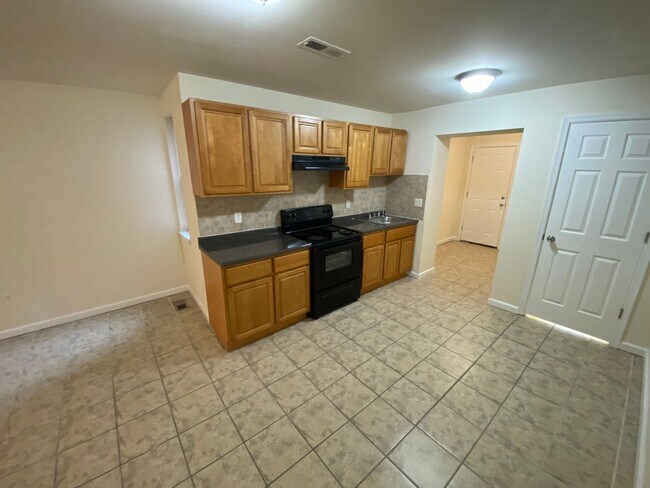 Building Photo - 5934 Vine St