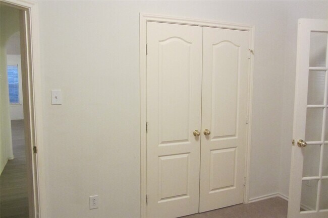 Building Photo - 20723 Fernwick Village Dr
