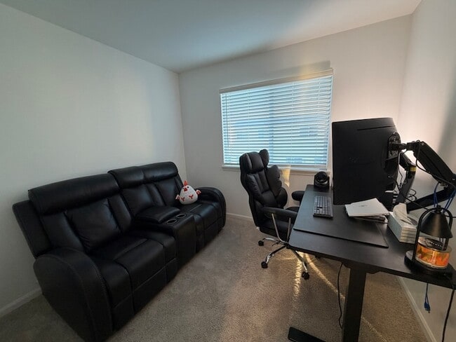 Building Photo - 235 Regency Ct