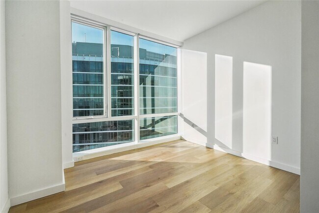Building Photo - 50 Clinton Pl
