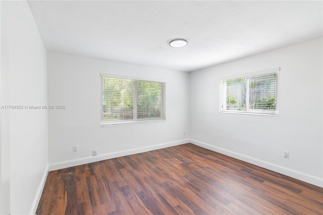 Building Photo - 6330 SW 27th St