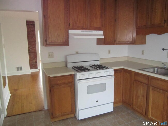 Building Photo - 78 Alcove St