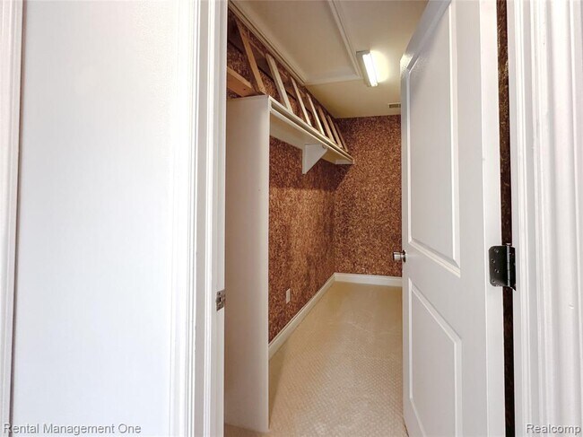 Building Photo - 5742 Putnam Dr