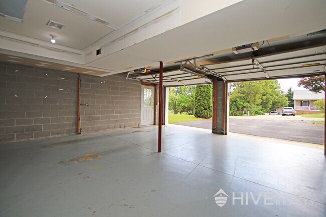 Building Photo - Charming Elkton Home with Space, Style, and a Prime Location!