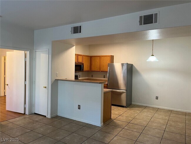 Building Photo - 2121 Hussium Hills St