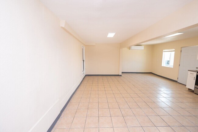 Building Photo - 5448 Encina Dr