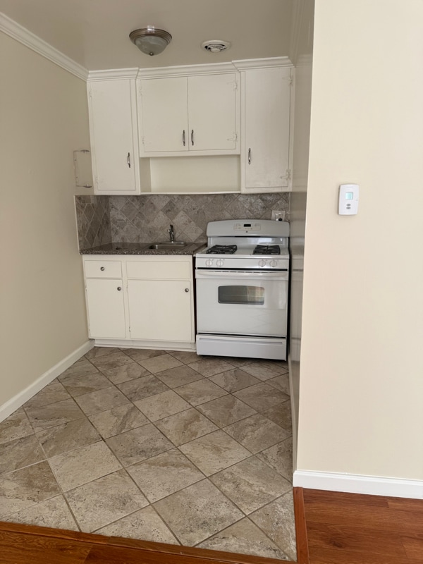 Building Photo - 10970 Bluffside Dr