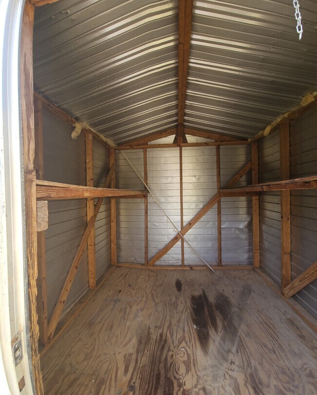 Building Photo - 5727 Lexington Dr