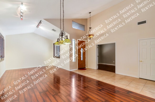 Building Photo - 15549 S Via Puente Azul