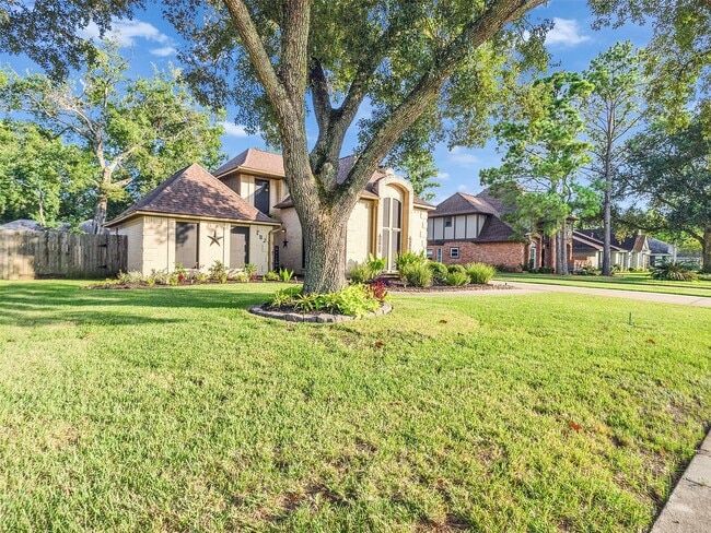 Building Photo - 702 Olde Oaks Dr