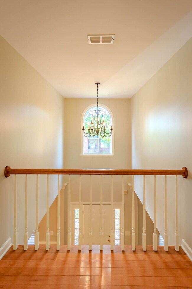 Building Photo - 5 Bedroom Home in Hermitage! Backs Up To T...
