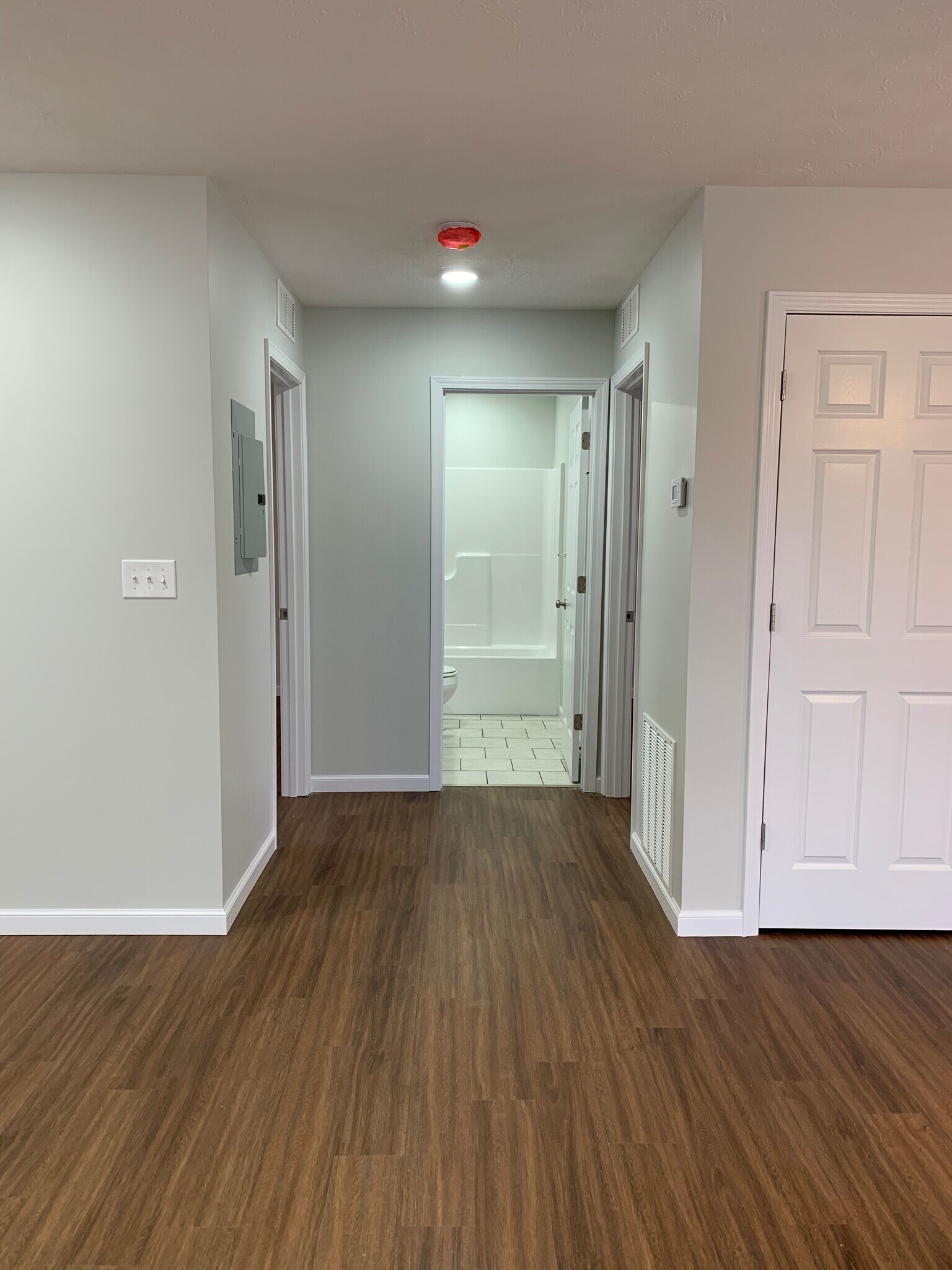 Building Photo - 152 School Side Dr