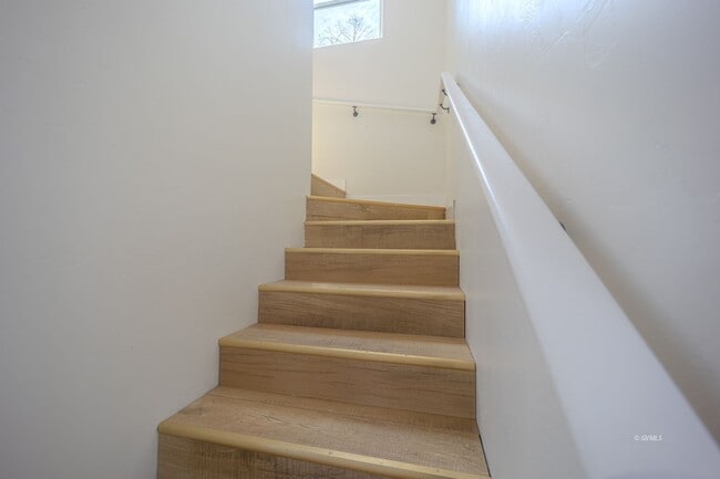 Building Photo - 818 W 7th St