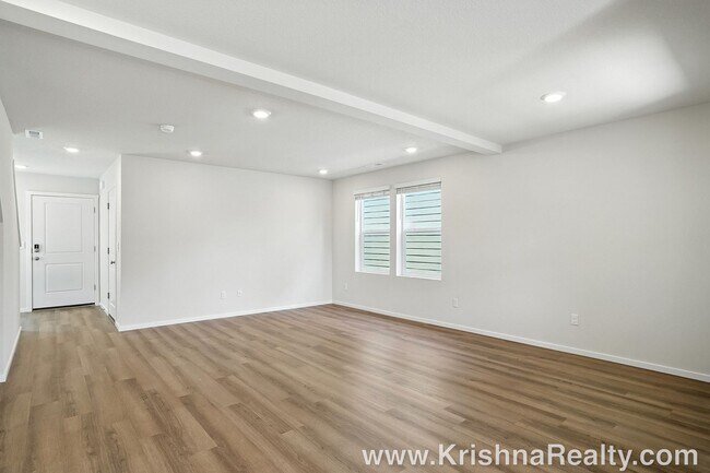 Building Photo - Modern & Spacious 3 BD* 2BA* Brand-New Sin...