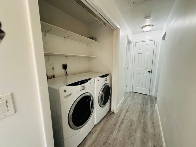 Building Photo - Charming 3 Bed, 2 Bath Oasis: Minutes from...