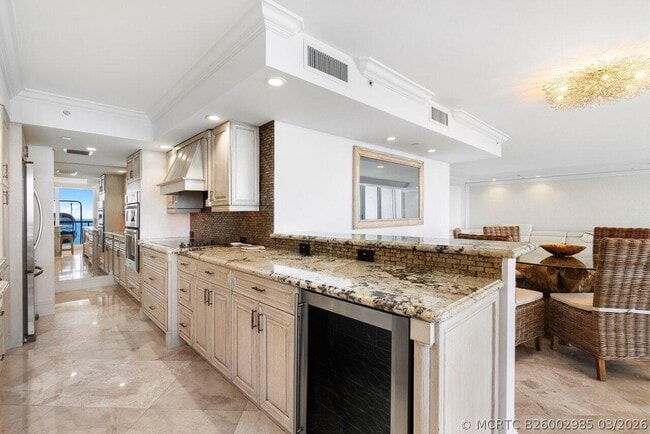Building Photo - 2727 S Ocean Blvd