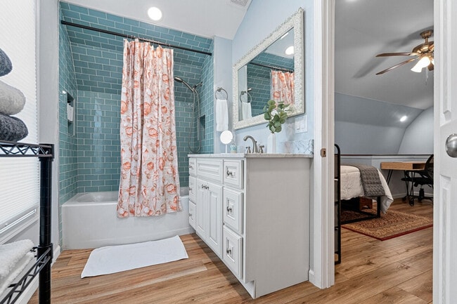 Building Photo - 2 Mead Dr