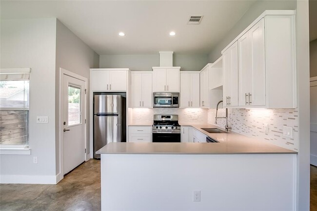 Building Photo - 6303 Santos St