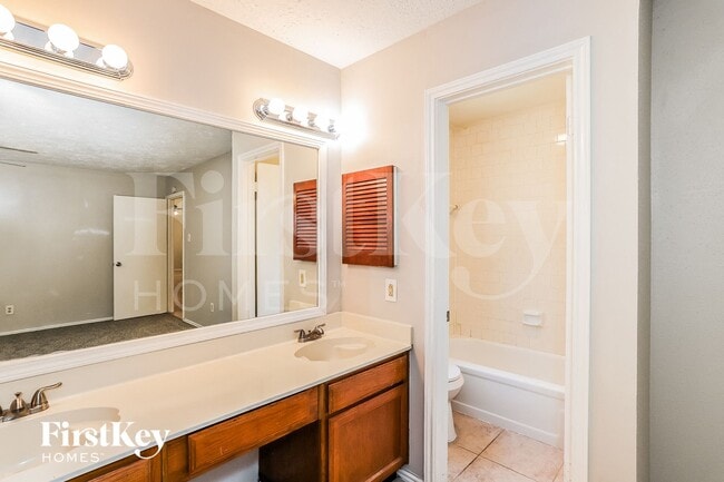 Building Photo - 2606 Olster Dr