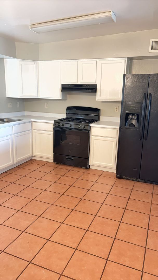 Building Photo - $799 MOVE IN SPECIAL!! Beautiful 3 bedroom, 2 bath Town Home Available!!!