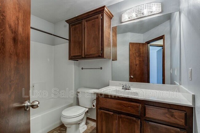 Building Photo - 1174 Misty Dr NW