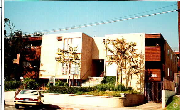 Building Photo - 3115 Montrose Ave