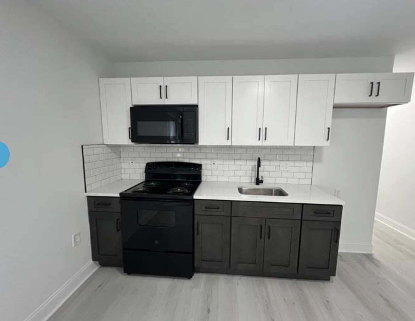 Building Photo - 2702 W 7th St