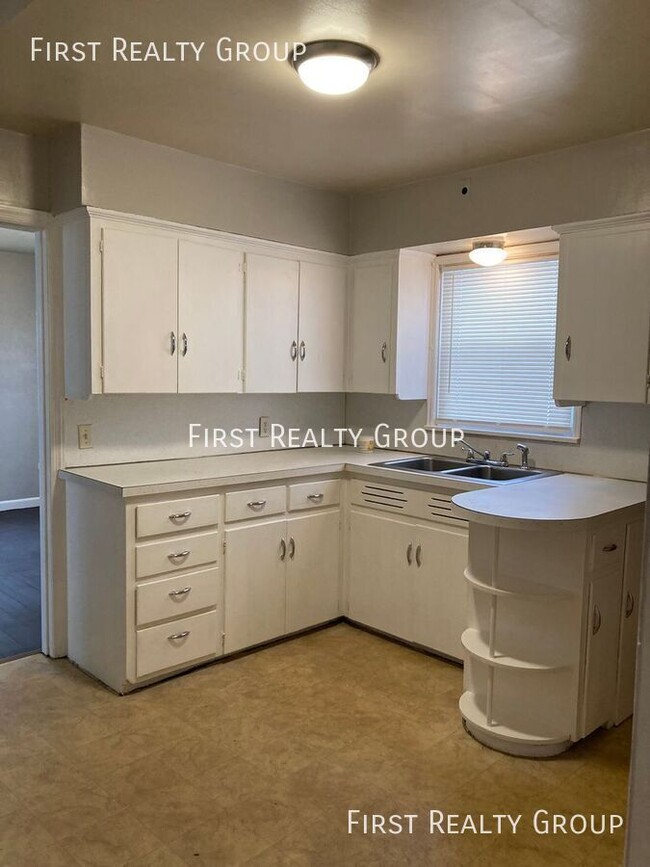 Building Photo - 3 Bedroom 1 Bath House for Rent, Move in R...