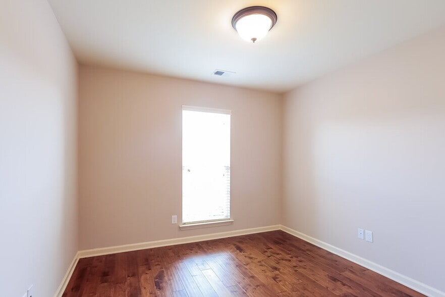 Building Photo - 2665 Cherry Tree Dr