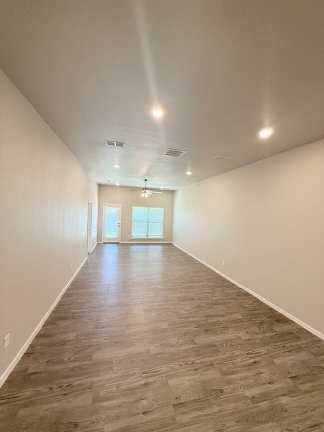 Building Photo - Upland Heights- 7059