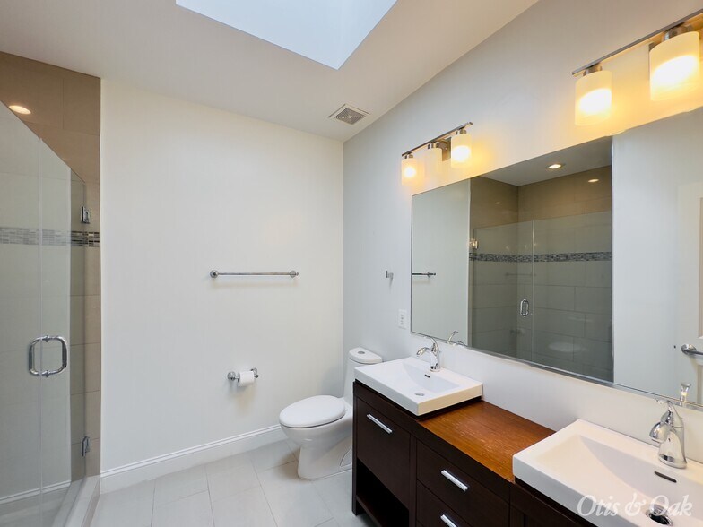 Building Photo - 3542 13th St NW
