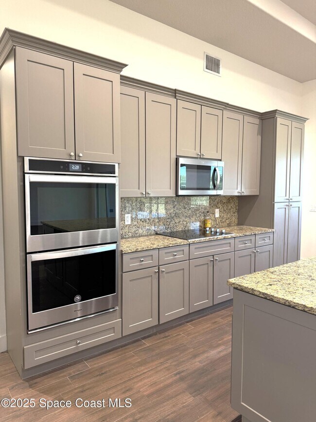 Building Photo - 7258 Preserve Pointe Dr