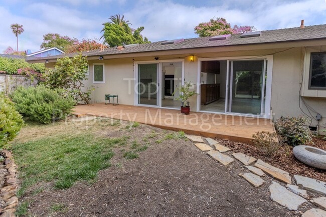 Building Photo - Charming Mid-Century Home | 4BR, 3BA | 2,424 Sq Ft | 8,400 Sq Ft Lot | Prime La Jolla Location**$...