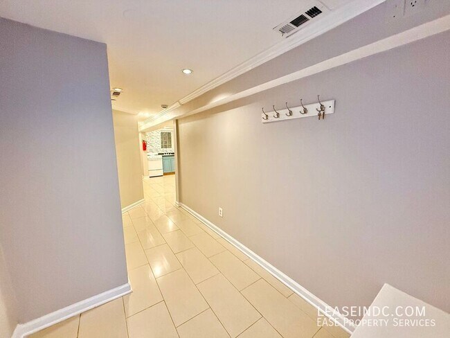 Building Photo - 1207 6th St NE